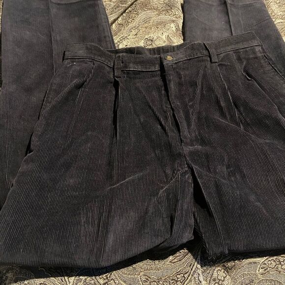 Haggar size 36 x 30 black cords great condition pleated front no cuffs sharp - Picture 1 of 3